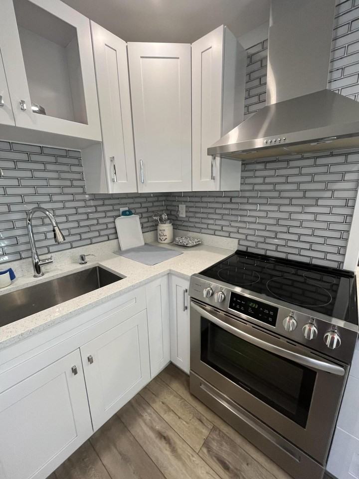 812 Burgundy Q - Photo 3 of 13