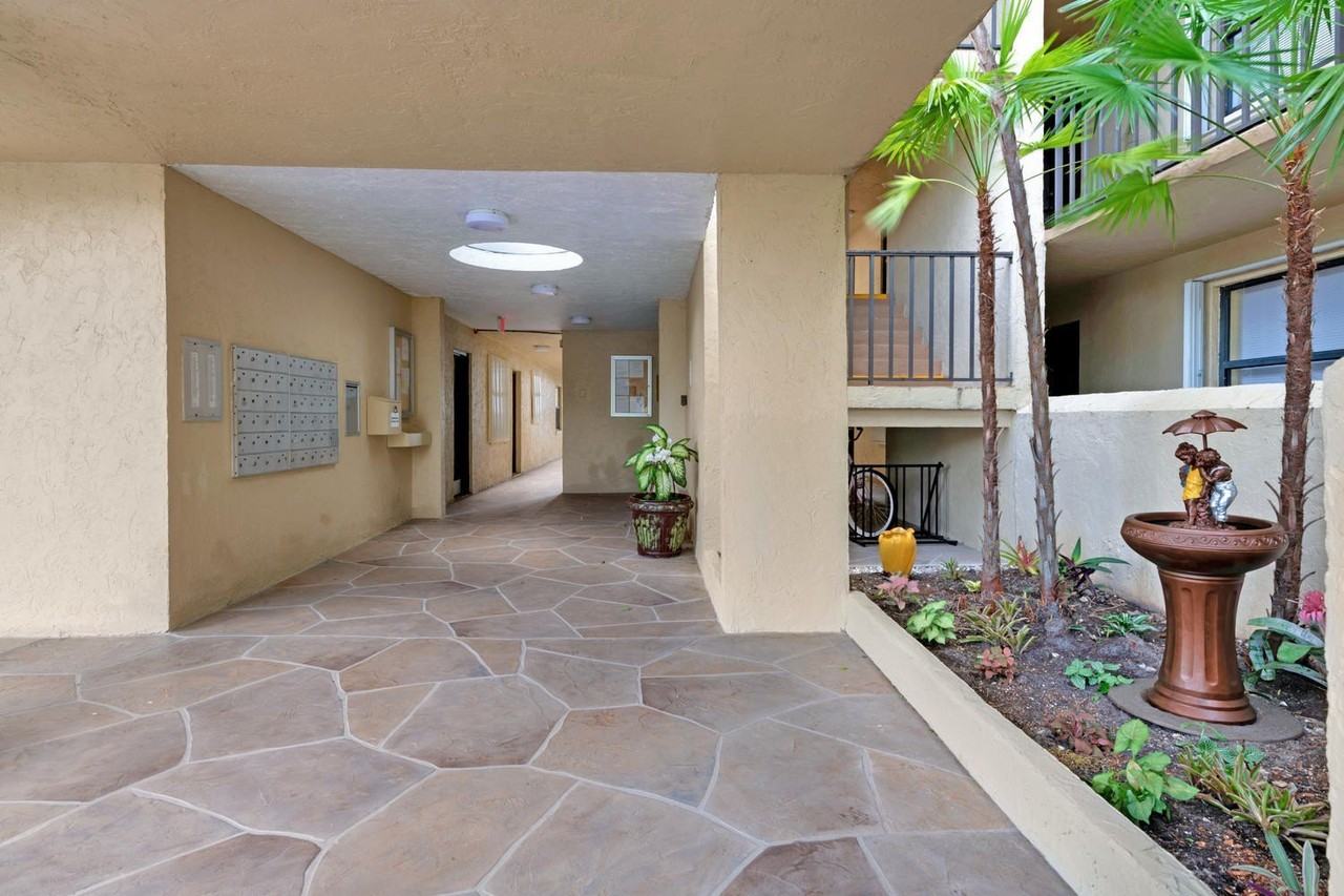 890 N Federal Hwy #406 - Photo 5 of 50