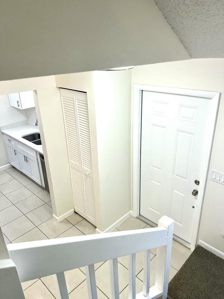 102 Shoreview Dr #102 - Photo 5 of 21