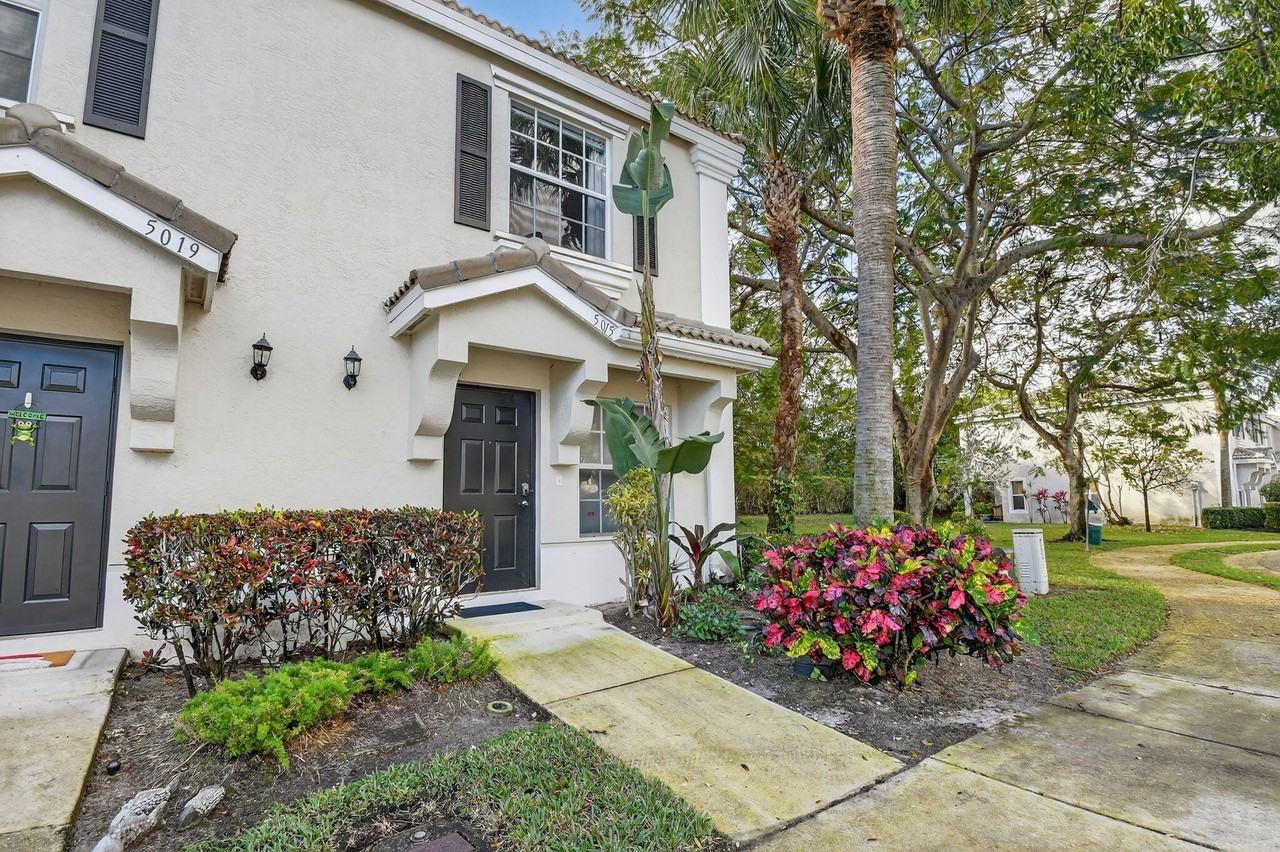 5015 Palmbrooke Cir - Photo 3 of 50