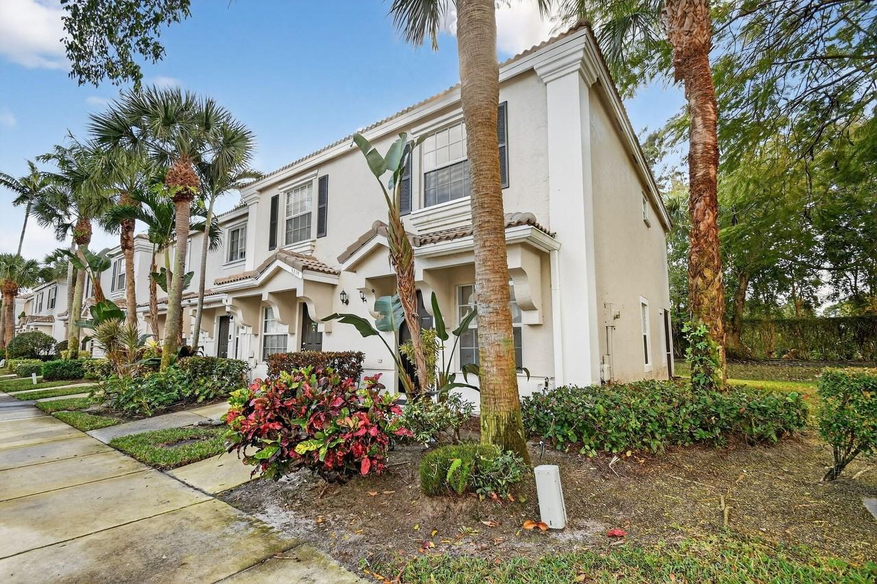 5015 Palmbrooke Cir - Photo 4 of 50