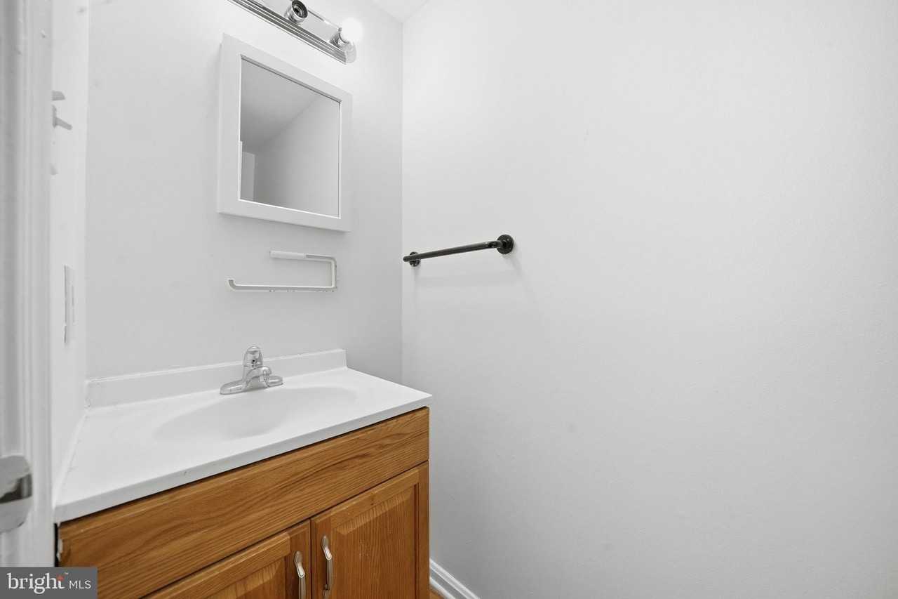 6561 N Capitol St Ne - Photo 6 of 24