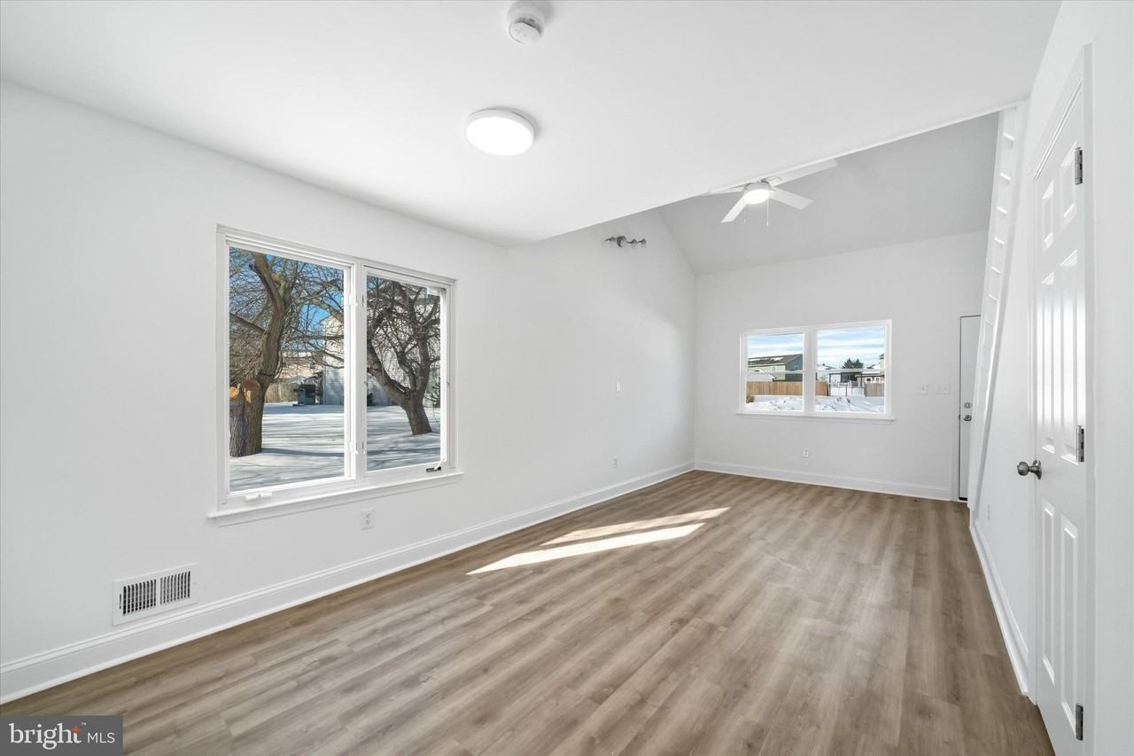 11 Wedgefield Ct - Photo 4 of 26