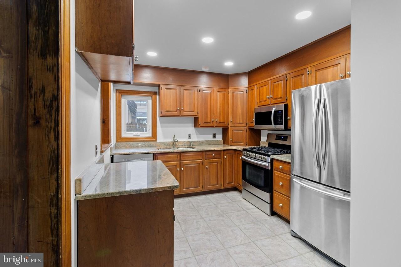 1616 W 16th St - Photo 6 of 15