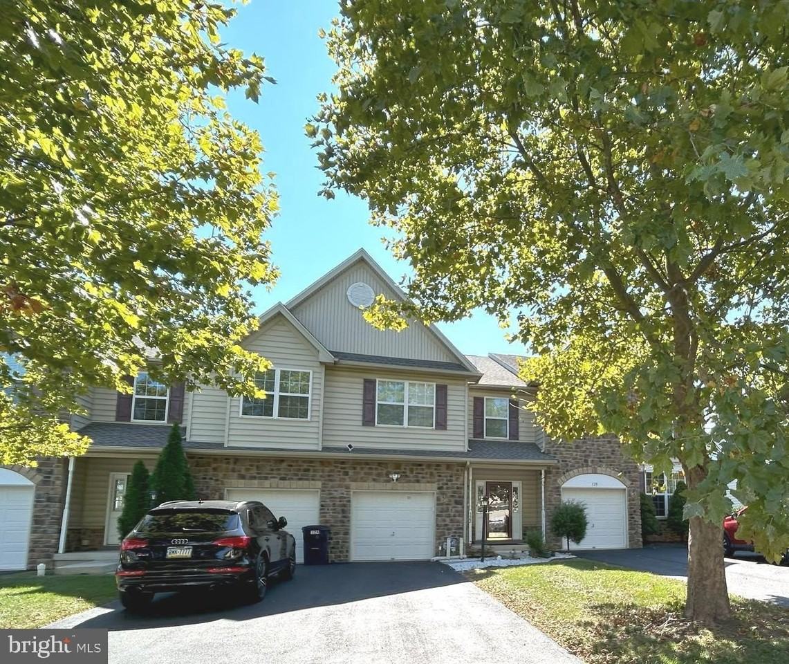 122 Providence Ln - Photo 2 of 38