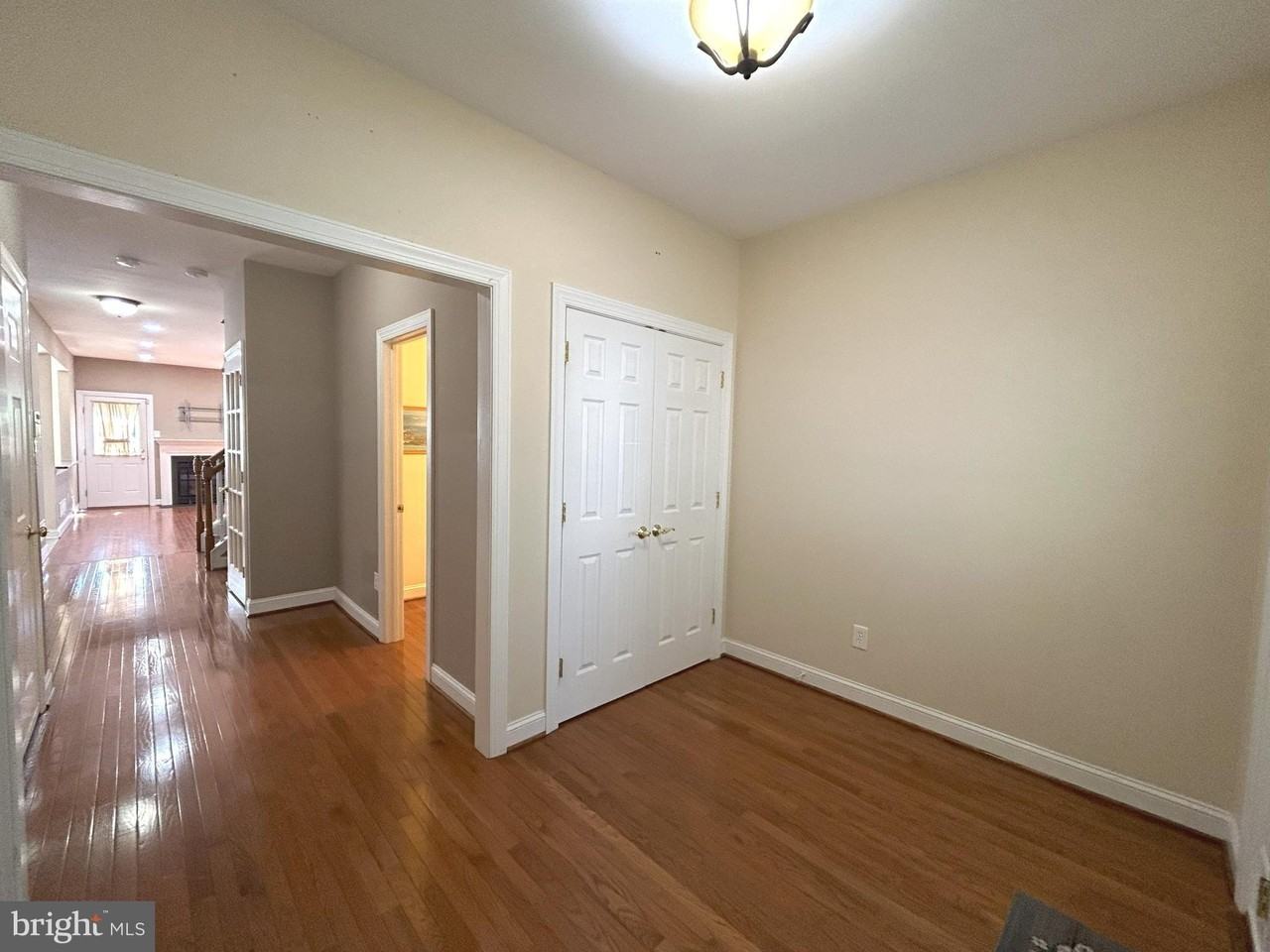 122 Providence Ln - Photo 4 of 38