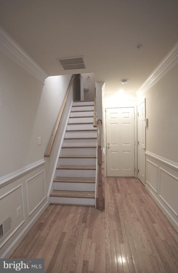 1609 Leeds Castle Dr - Photo 2 of 31