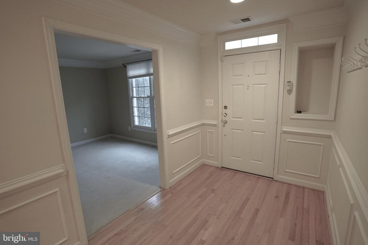 1609 Leeds Castle Dr - Photo 4 of 31