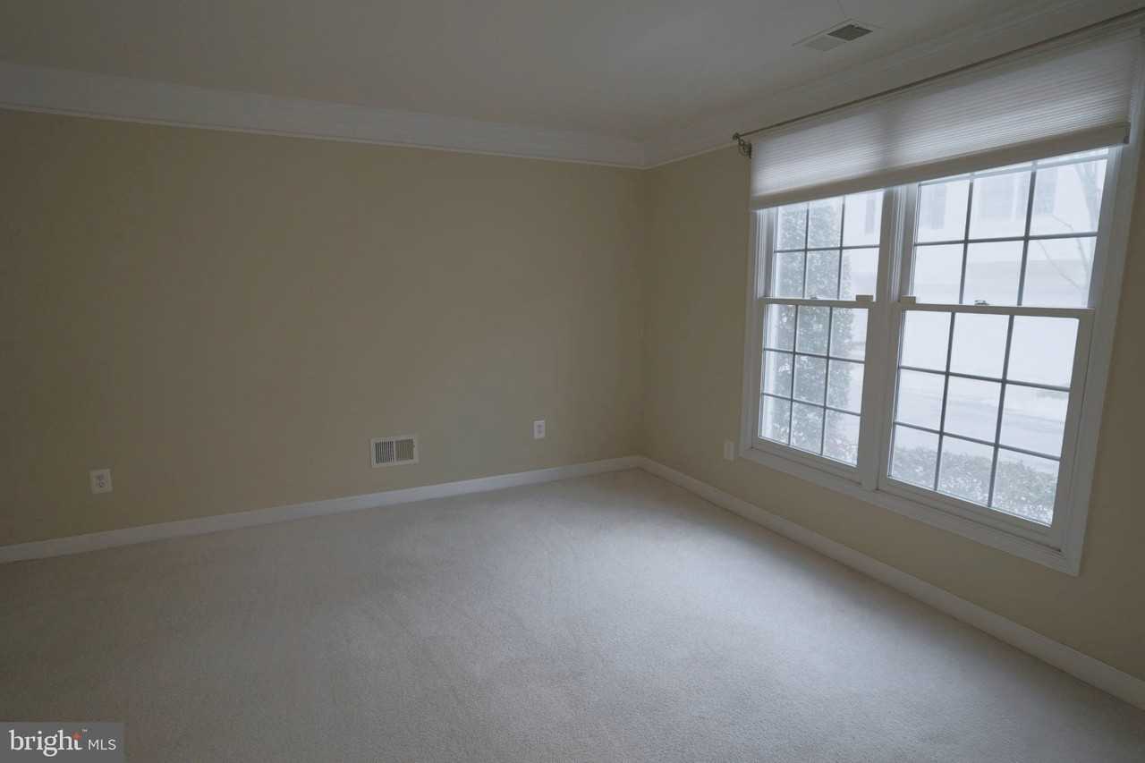 1609 Leeds Castle Dr - Photo 5 of 31