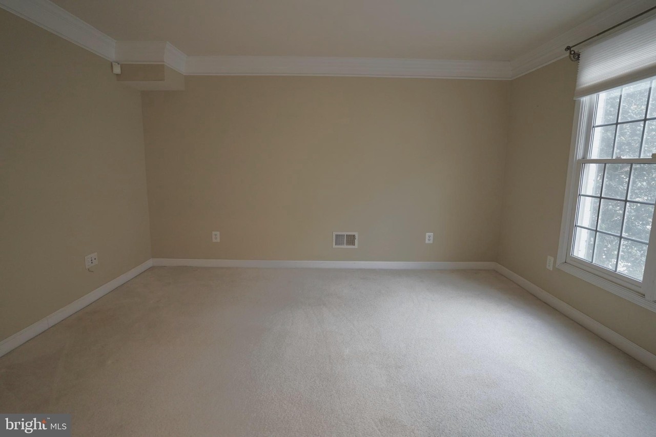 1609 Leeds Castle Dr - Photo 6 of 31