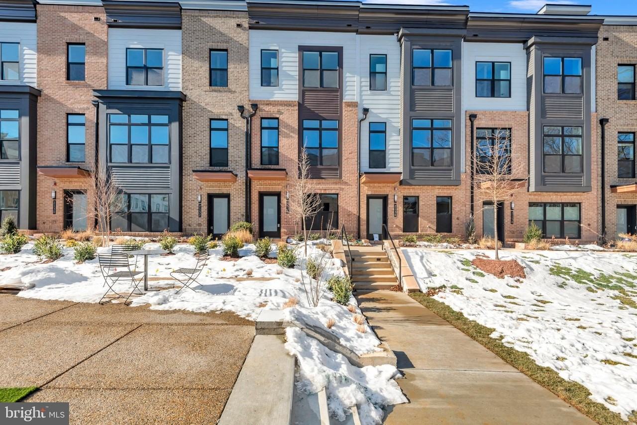 2134 Tysons Ridgeline Rd - Photo 2 of 25