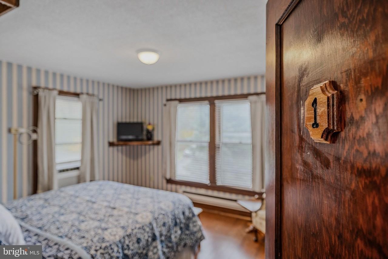 184 Wilkes St Unit 1 #1AND2 - Photo 3 of 17