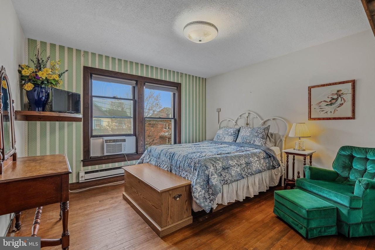 184 Wilkes St Unit 1 #1AND2 - Photo 7 of 17