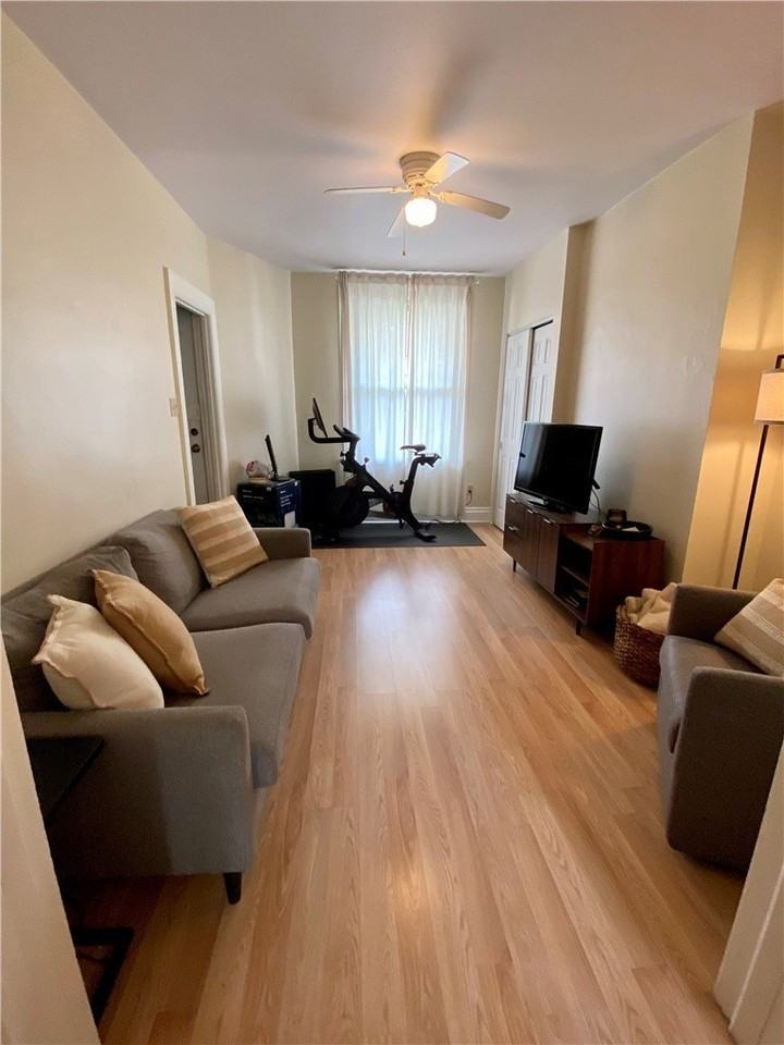 917 Greenfield Ave - Photo 2 of 19