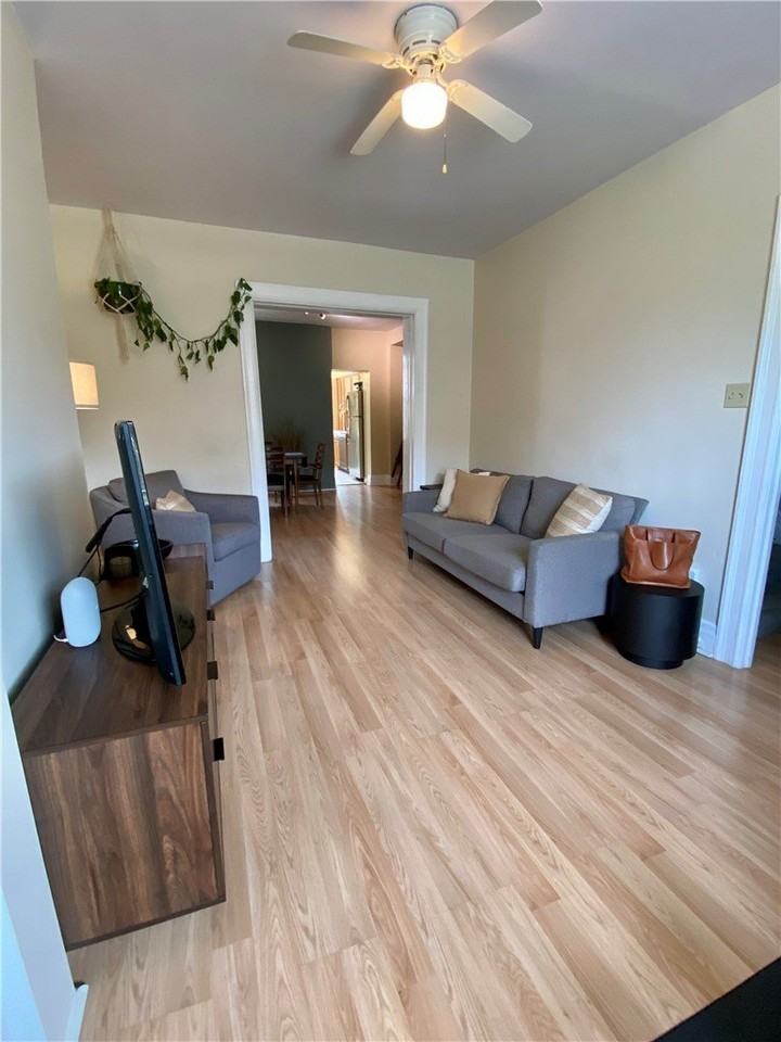 917 Greenfield Ave - Photo 3 of 19