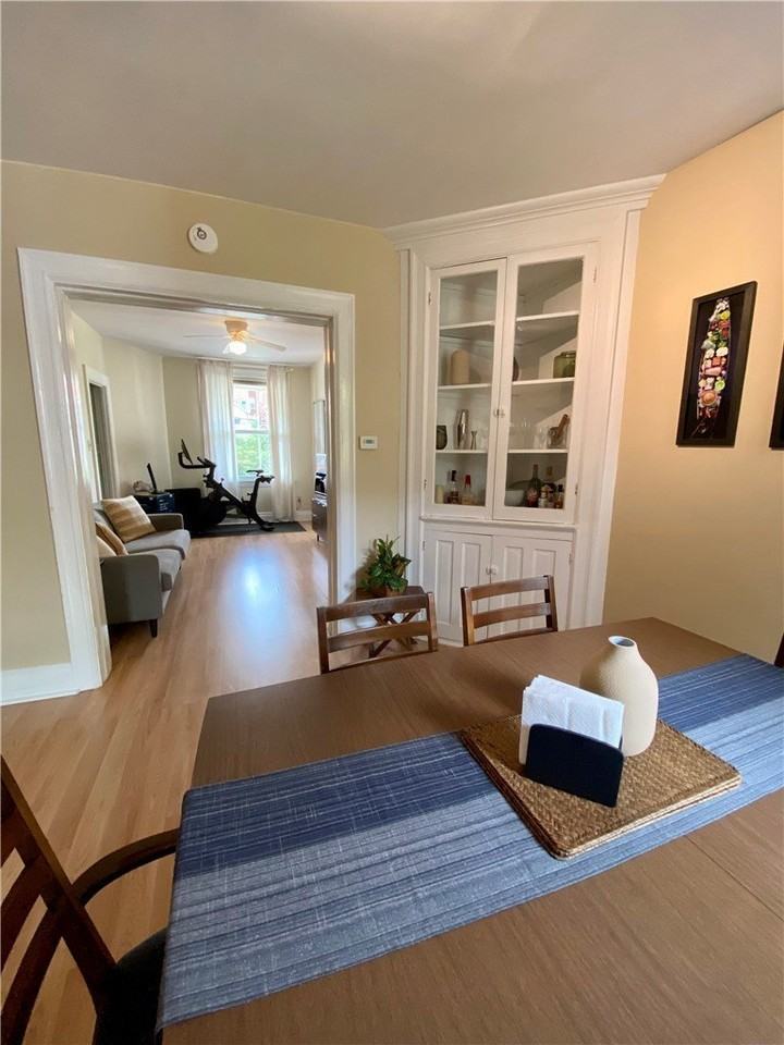 917 Greenfield Ave - Photo 4 of 19