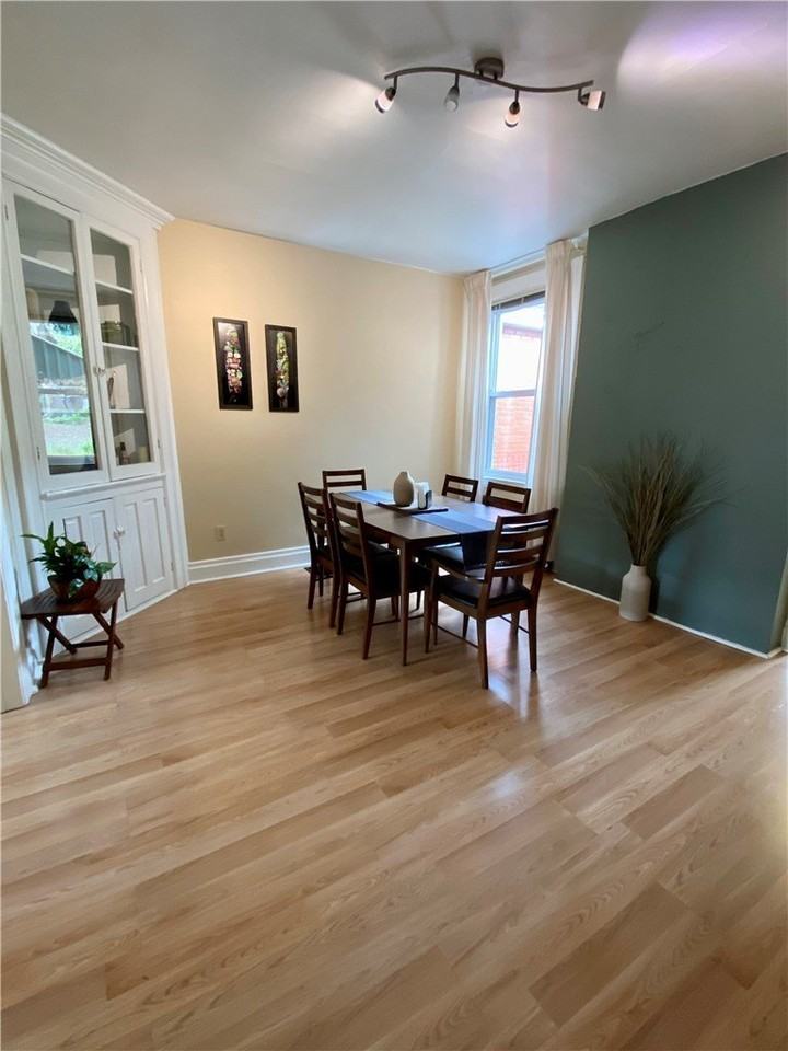 917 Greenfield Ave - Photo 5 of 19