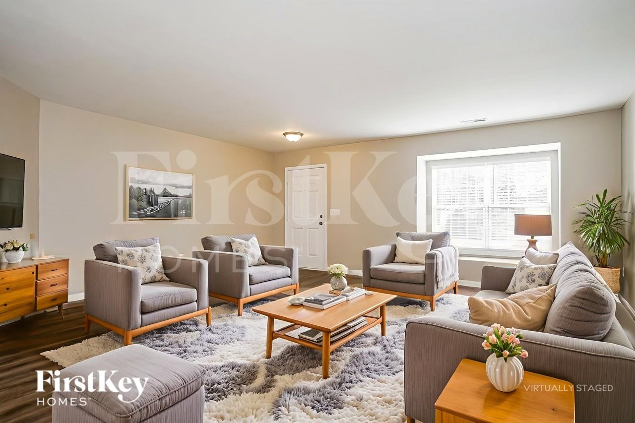 204 Hillview Dr - Photo 4 of 19