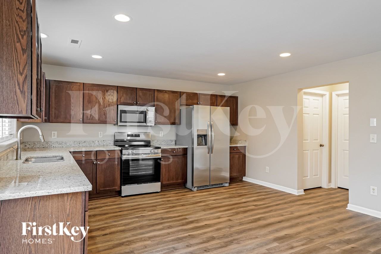 204 Hillview Dr - Photo 7 of 19