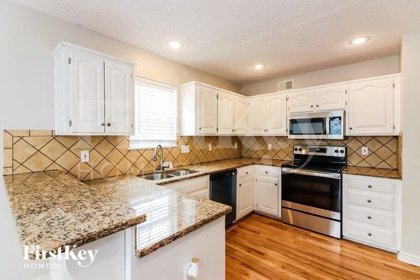 15626 Riley St - Photo 4 of 15