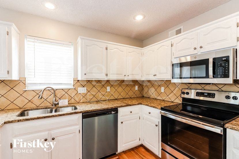 15626 Riley St - Photo 5 of 15