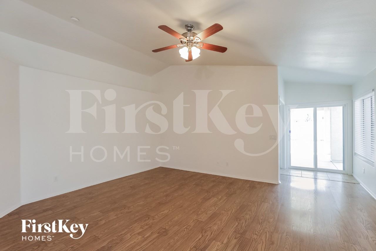 13195 W Cypress St - Photo 4 of 15