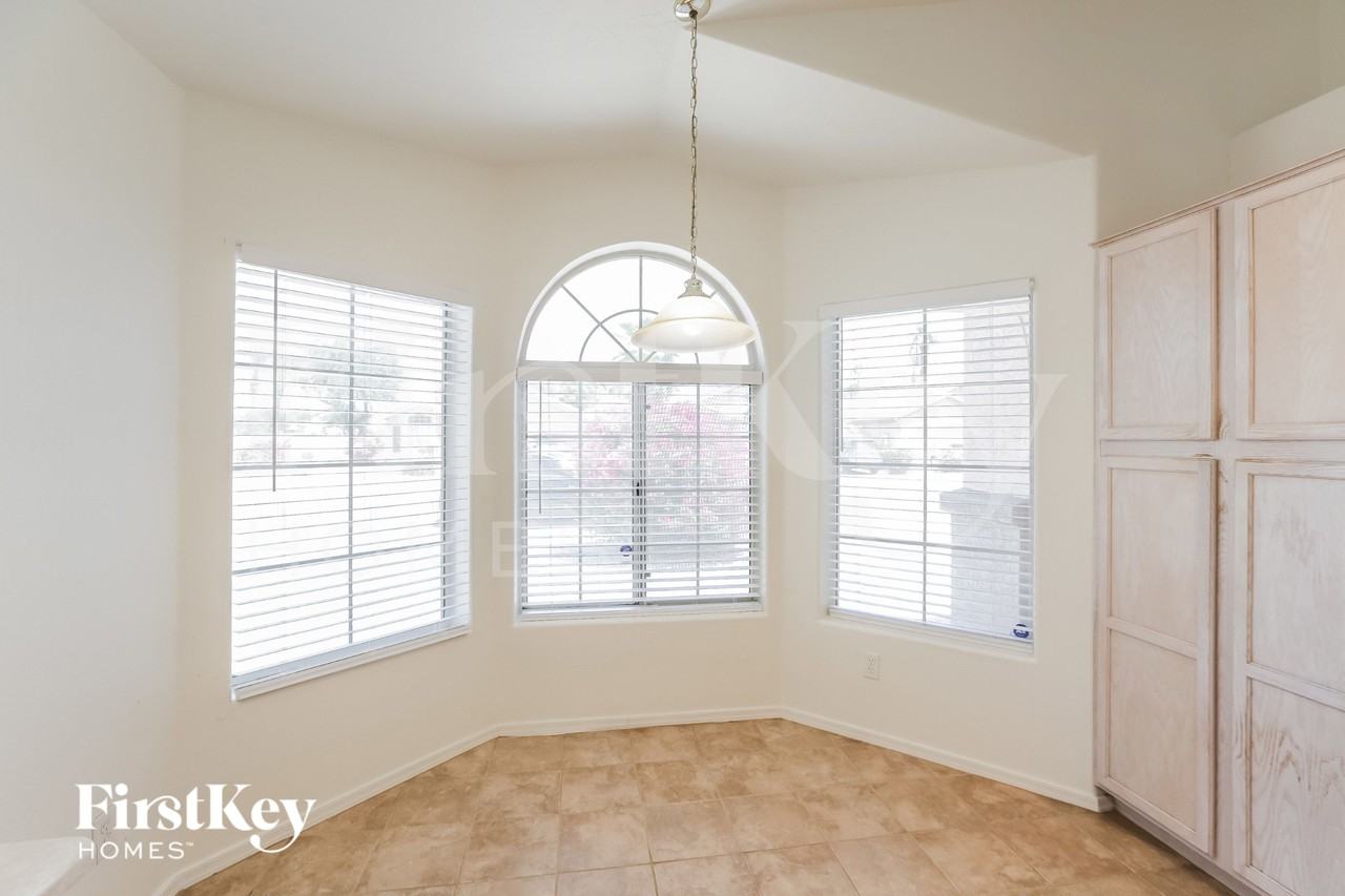 13195 W Cypress St - Photo 6 of 15