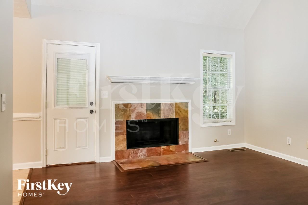 2590 Darlington Ct - Photo 2 of 15