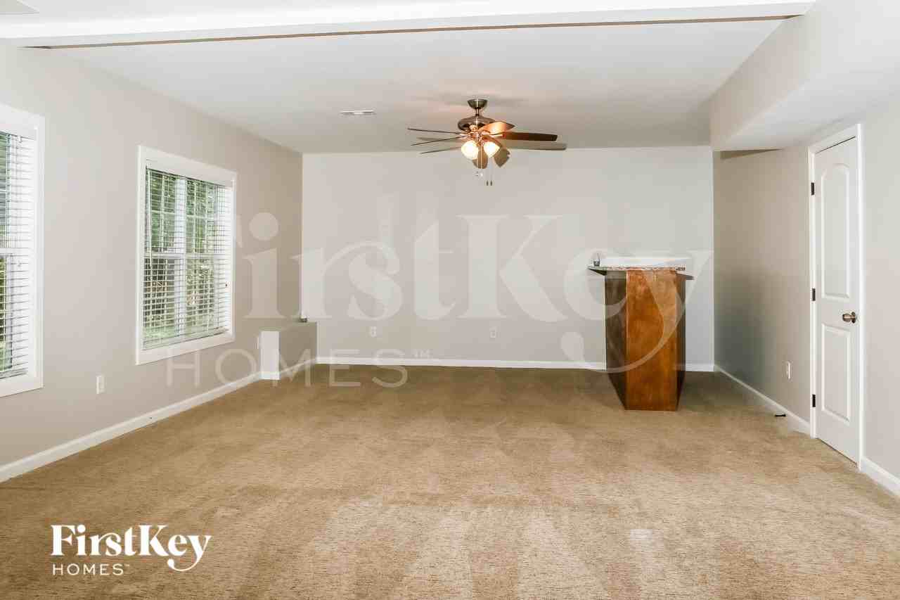 2590 Darlington Ct - Photo 5 of 15