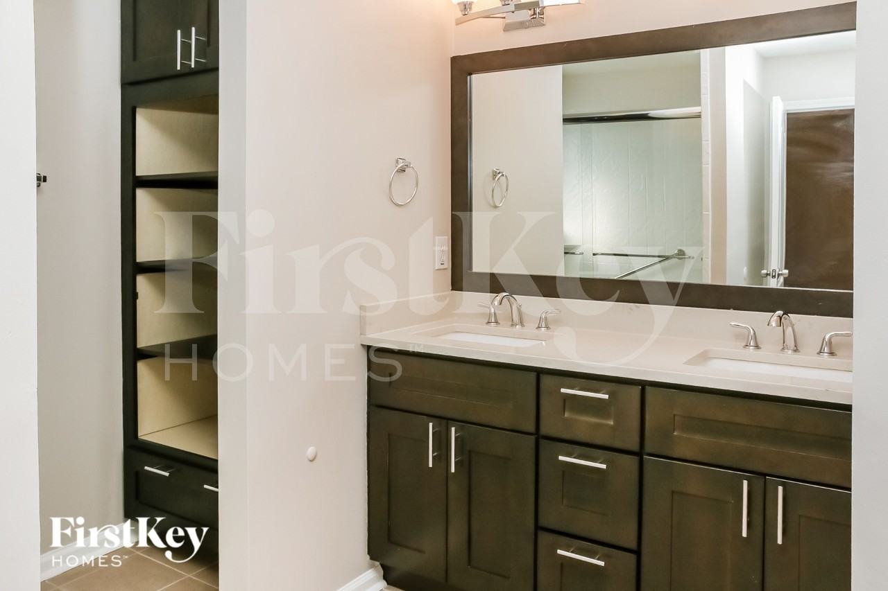 2590 Darlington Ct - Photo 7 of 15