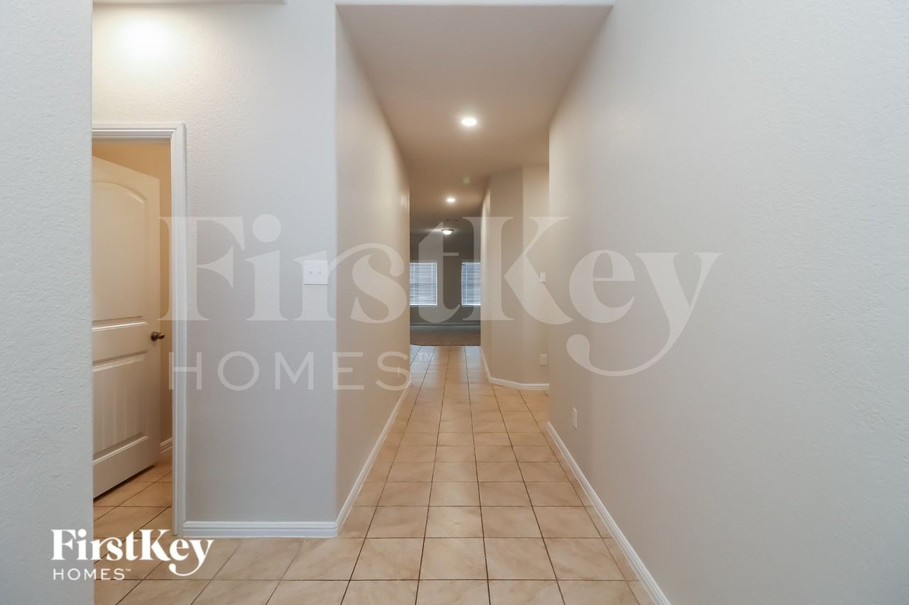 712 Rutherford Dr - Photo 2 of 15