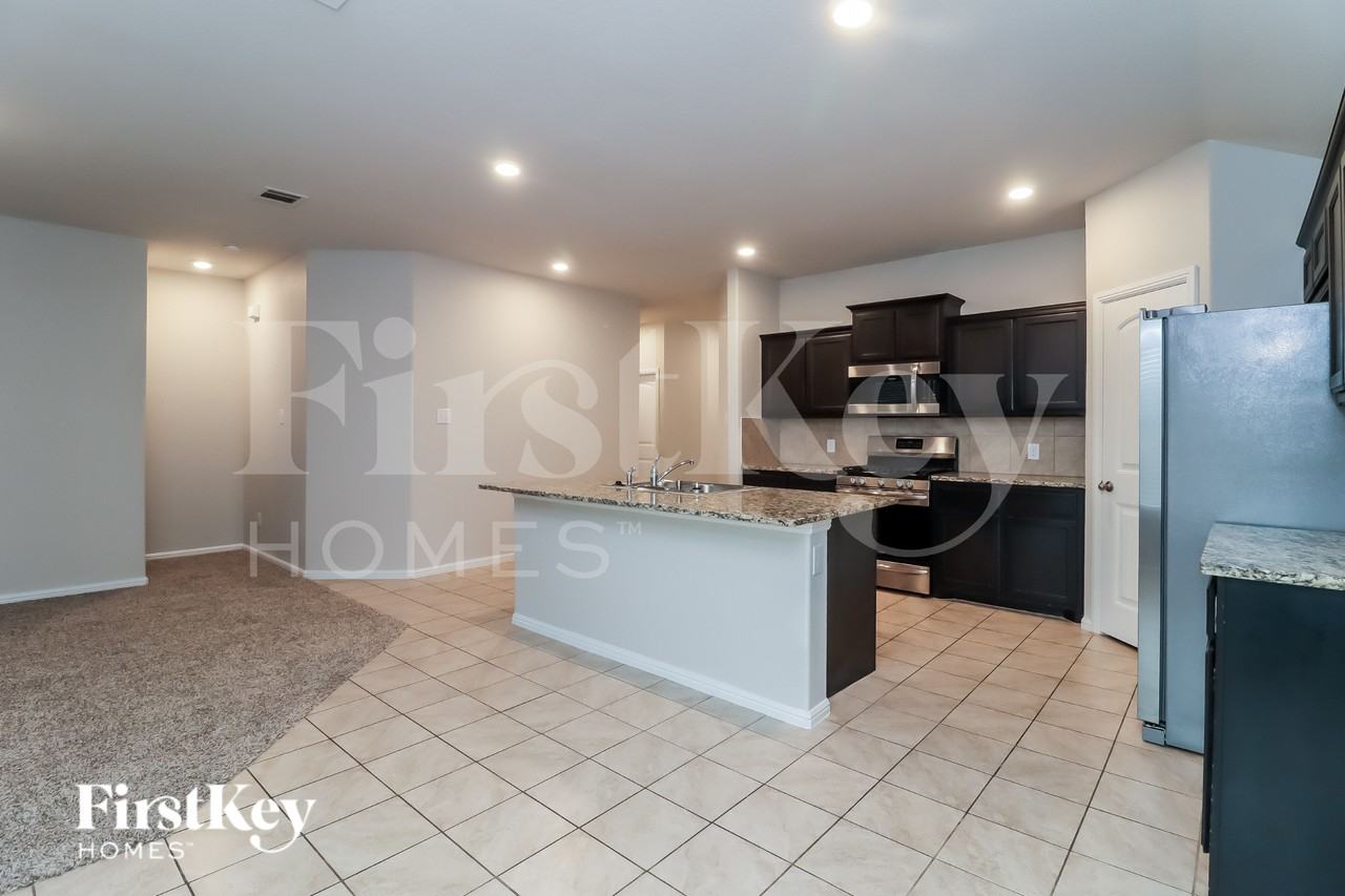 712 Rutherford Dr - Photo 5 of 15