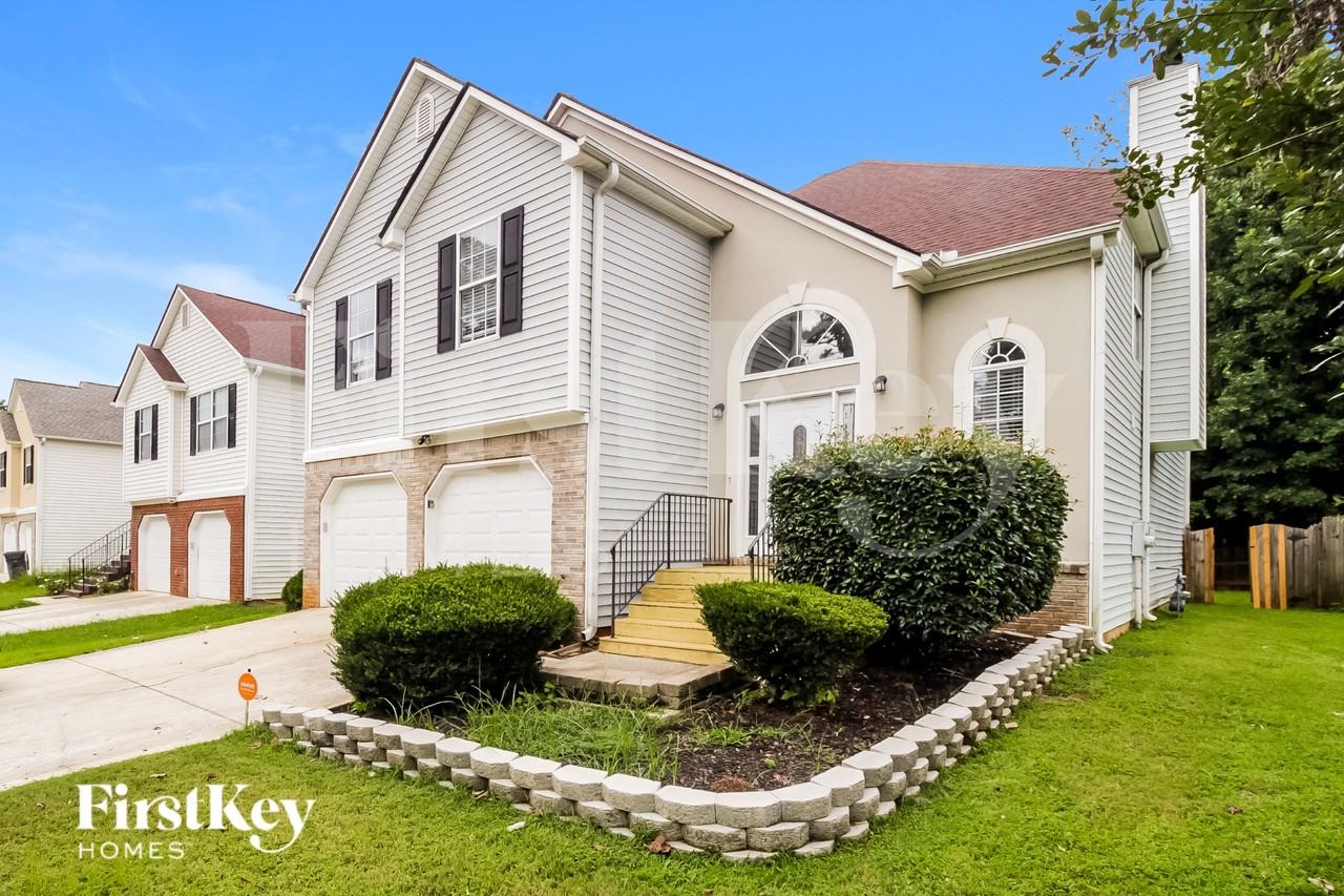 4325 Stonecrest Dr - Photo 2 of 15