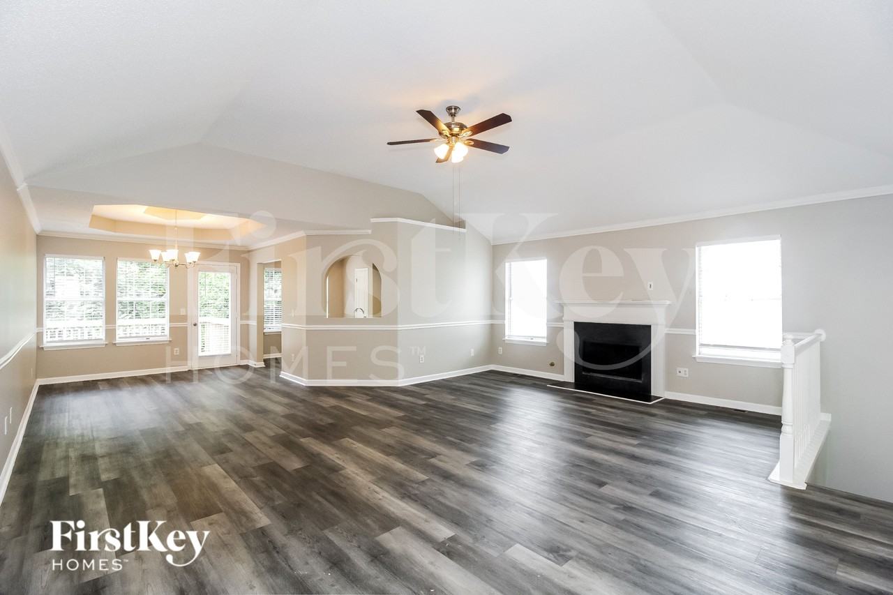 4325 Stonecrest Dr - Photo 3 of 15