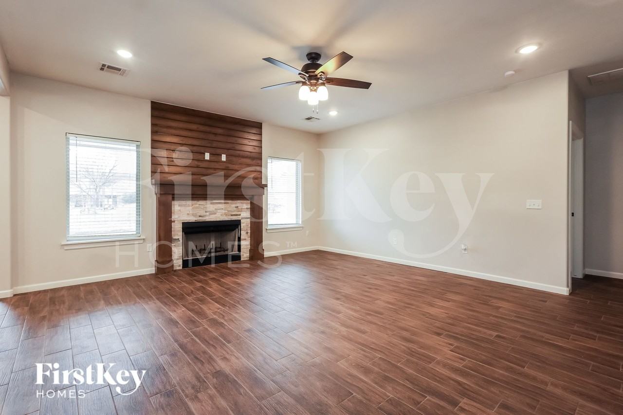 517 Siena Dr - Photo 4 of 16