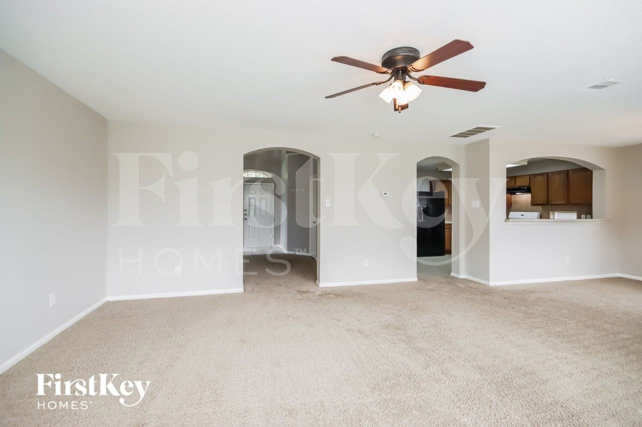 9131 Sunlit Park Dr - Photo 4 of 15