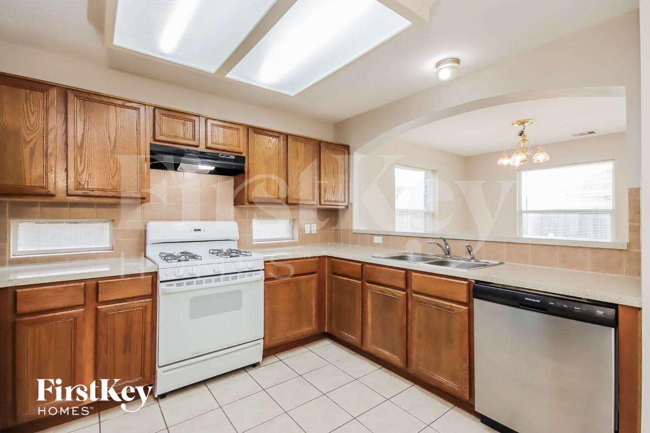 9131 Sunlit Park Dr - Photo 7 of 15