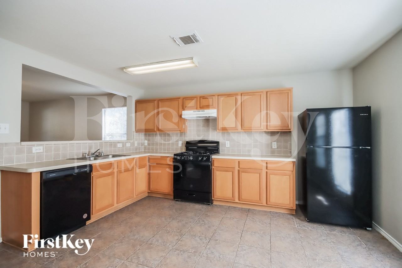 6523 Fairbrook Park Ln - Photo 7 of 15