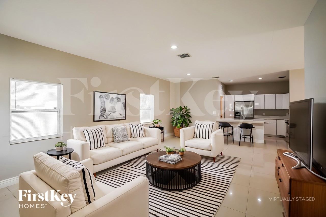 2835 Nw 14th St - Photo 3 of 19