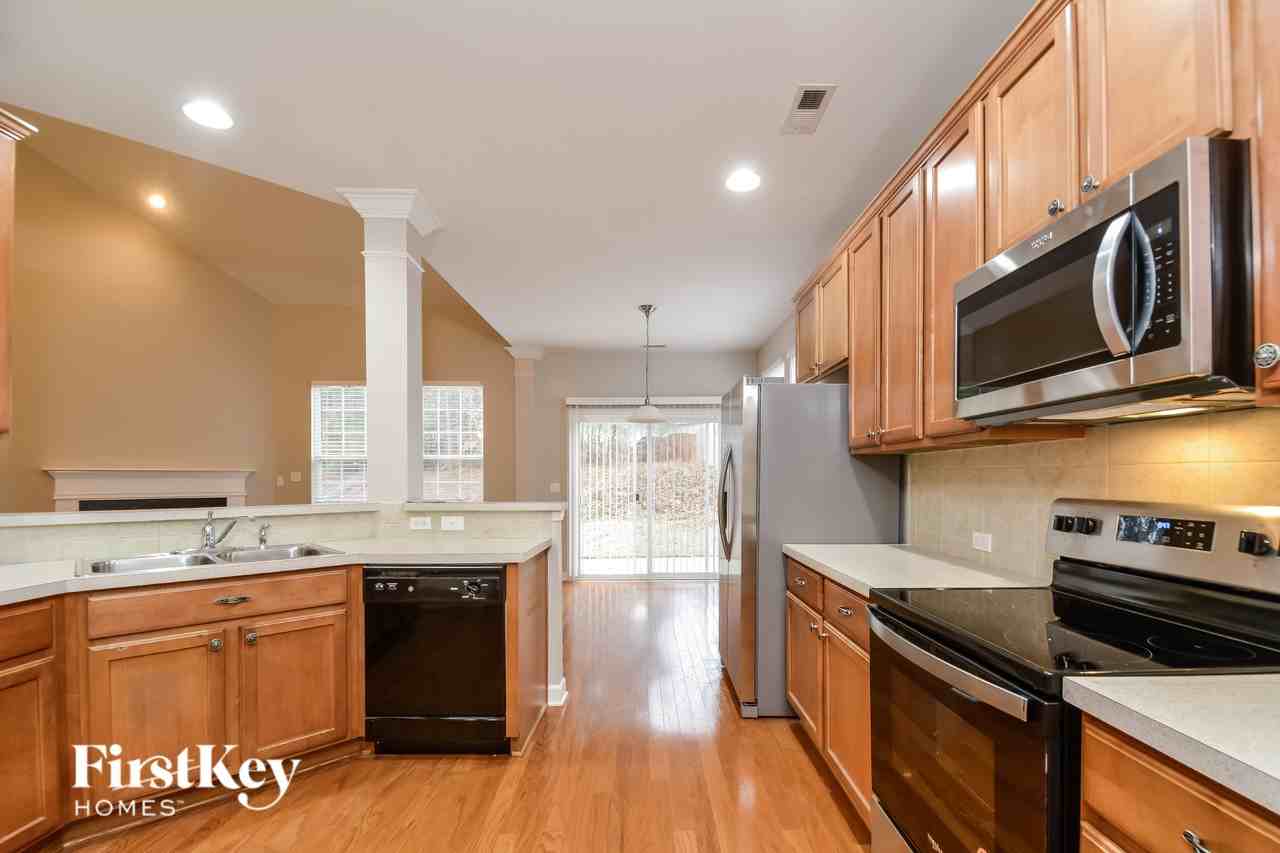 2123 Gillwell Ln - Photo 3 of 15