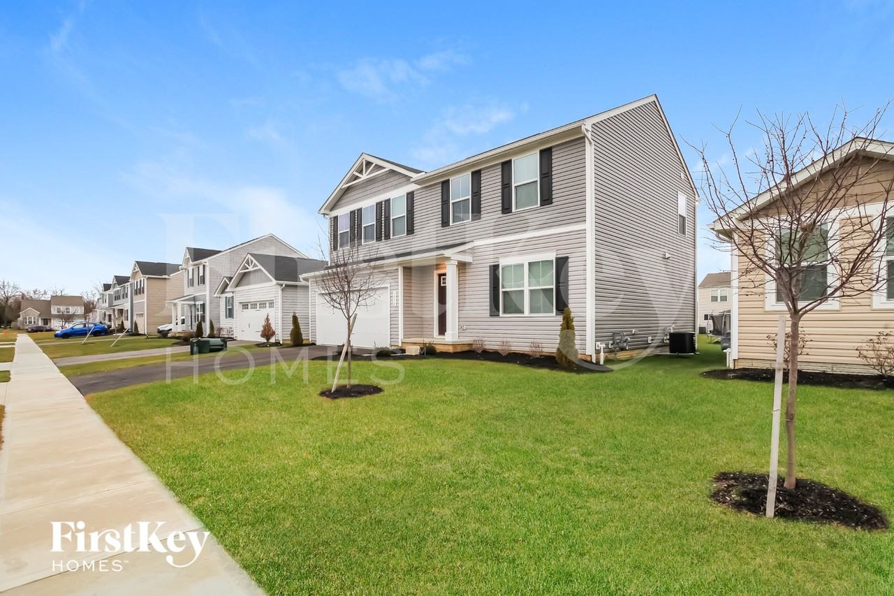 1952 Lake Crest Dr - Photo 2 of 15