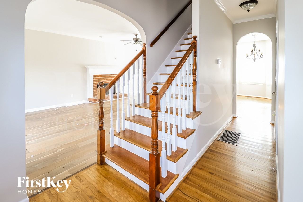 1513 Oak Park Dr - Photo 4 of 15