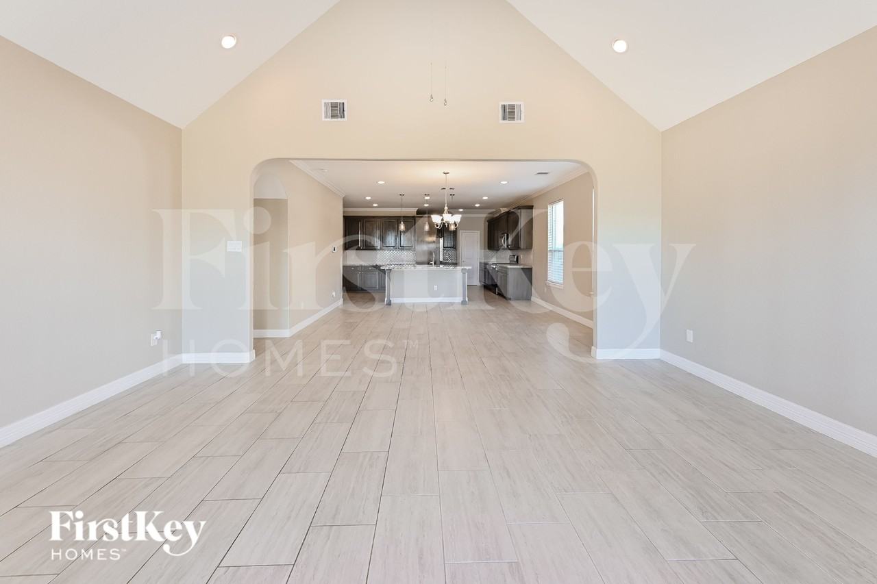 215 Brazos Dr - Photo 2 of 15