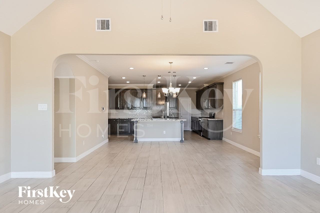 215 Brazos Dr - Photo 3 of 15