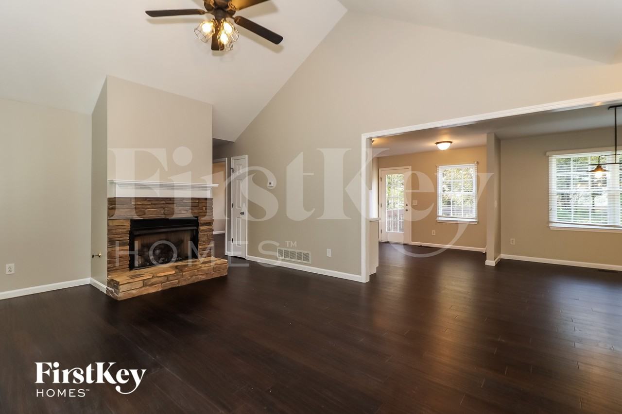 189 Michael St - Photo 2 of 15