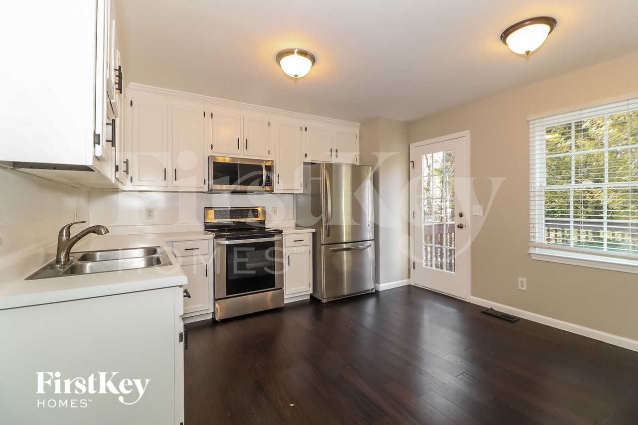 189 Michael St - Photo 7 of 15