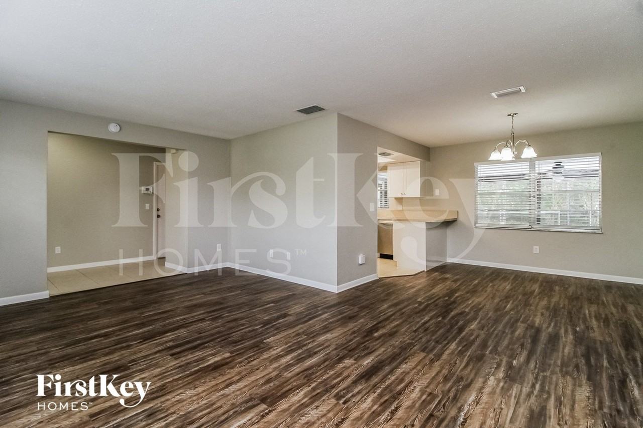 891 Shenandoah Ave - Photo 3 of 15