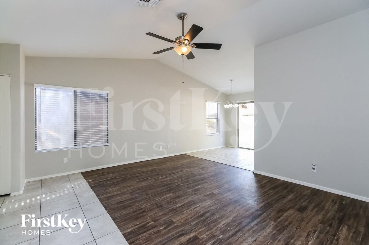 2290 E Nunneley Ct - Photo 2 of 15