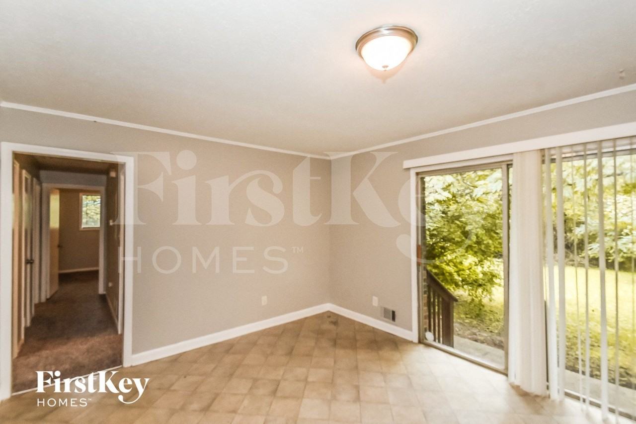 2836 Bomar Rd - Photo 5 of 15