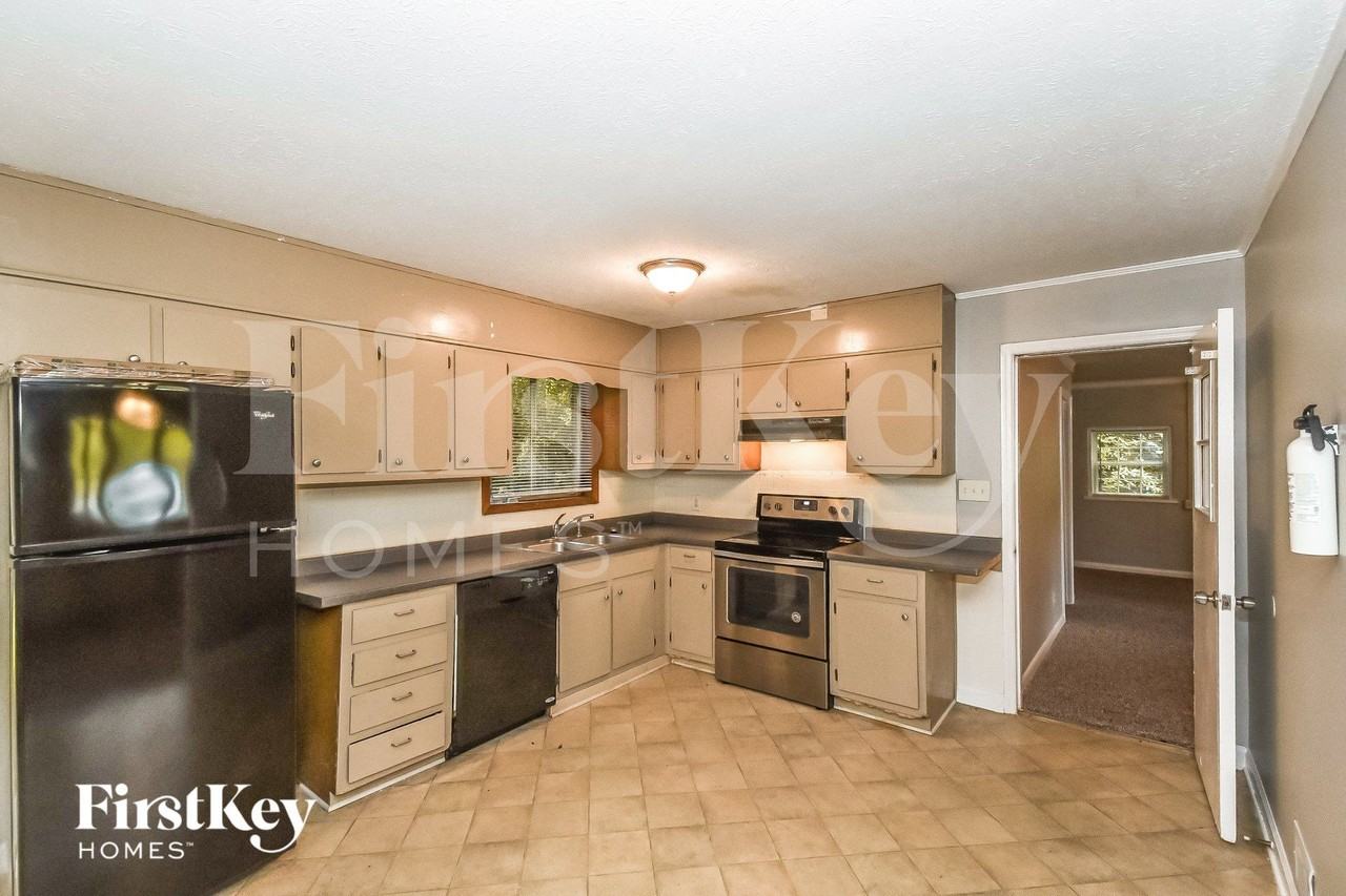 2836 Bomar Rd - Photo 6 of 15